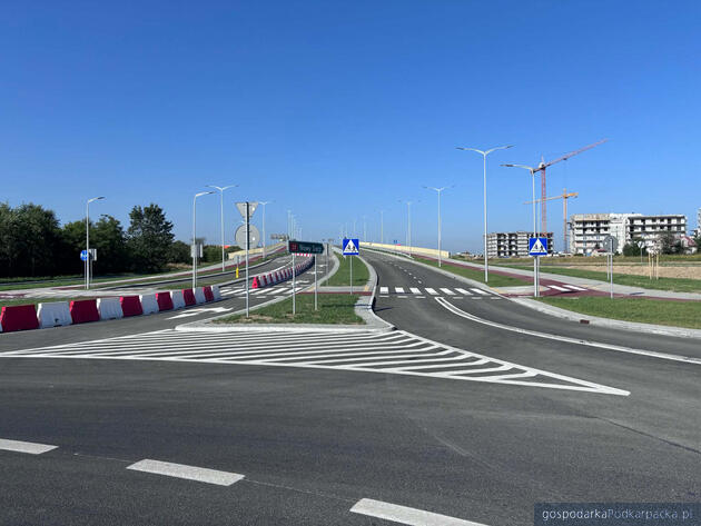 W Krośnie powstał nowy wiadukt nad linią kolejową oraz rondo