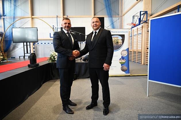Nowa hala sportowa Zespołu Szk&oacute;ł Innowacyjnych w Jarosławiu uroczyście otwarta