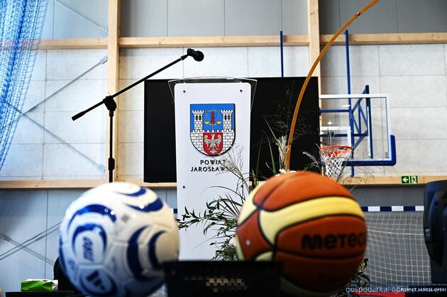 Nowa hala sportowa Zespołu Szkół Innowacyjnych w Jarosławiu uroczyście otwarta