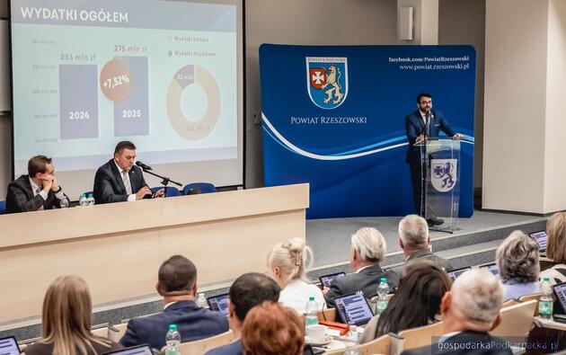 Absolutorium i  wotum zaufania dla zarządu powiatu rzeszowskiego za rok 2025