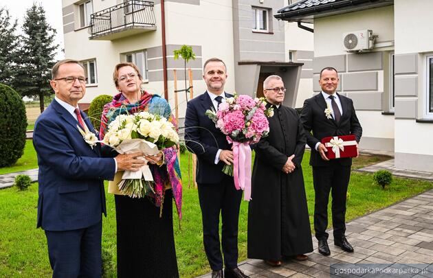 Trwają dożynki prezydencki w Tryńczy. Odbył się konkurs wieńc&oacute;w dożynkowych