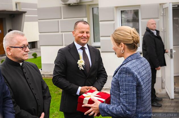 Trwają dożynki prezydencki w Tryńczy. Odbył się konkurs wieńc&oacute;w dożynkowych