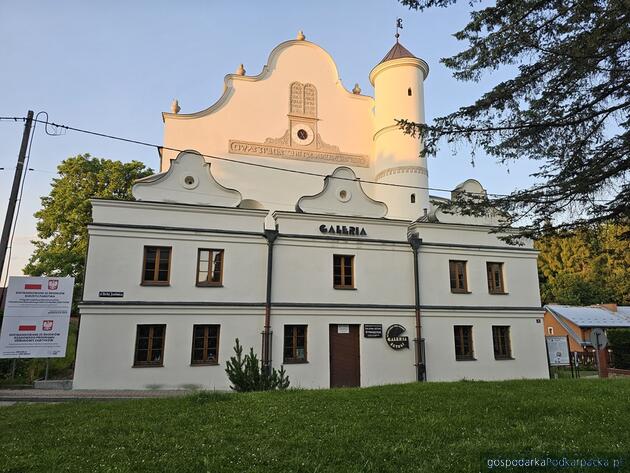 Elewacja synagogi w Lesku już po renowacji
