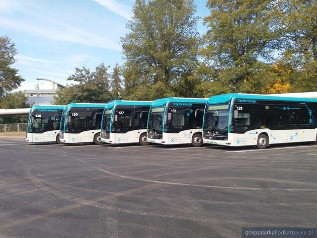 Sześć autobus&oacute;w wodorowych i pierwsza na Podkarpaciu stacja tankowania wodoru otwarta w PKS Rzesz&oacute;w