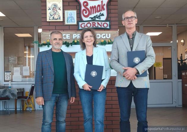 Od lewej wiceprezes Zbigniew Miazga, dyrektor Anna Kolano i prezes Rafał Miazga 