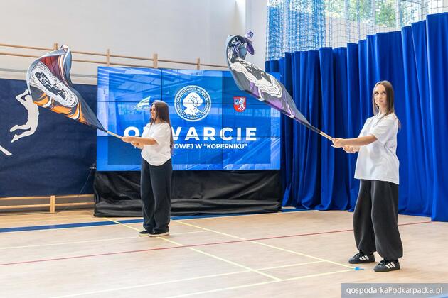 Nowa hala sportowa II LO w Mielcu oficjalnie otwarta