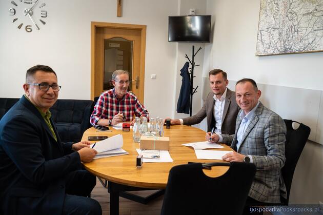 Rozpoczęły się przygotowania do budowy krytego lodowiska w Radawie