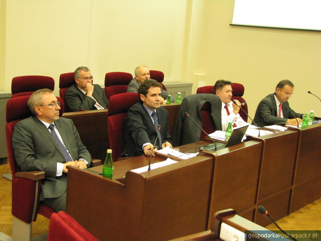 Zarząd województwa na razie obraduje w czteroosobowym składzie 